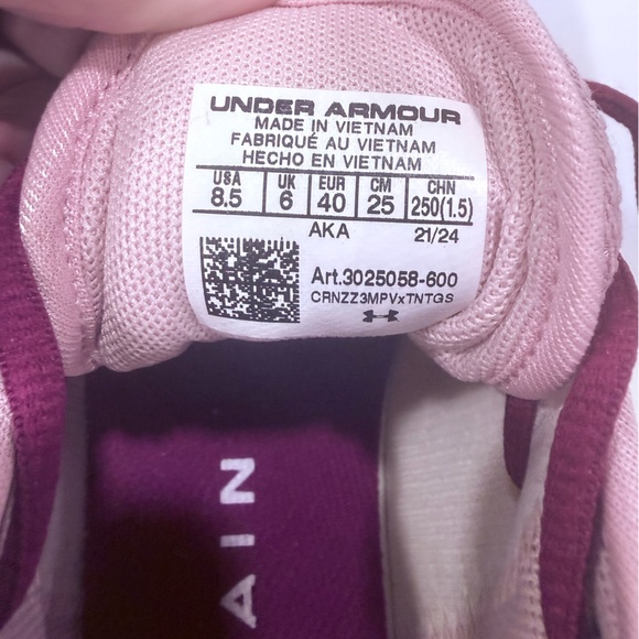 UnderArmour- Women’s Charged Breathe Lace Sneaker - Picture 7 of 8